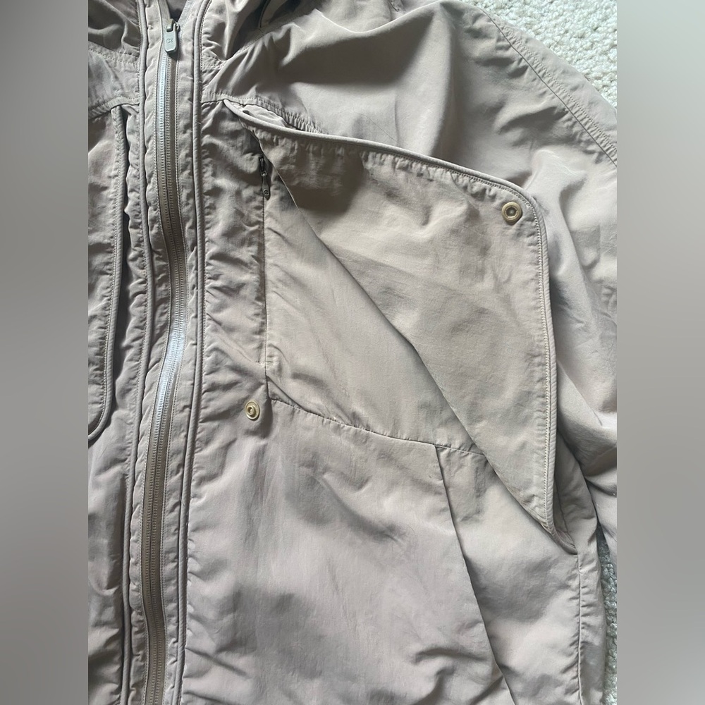 Lululemon Women’s Always Effortless Hooded Jacket Windbreaker AEJ Frontier 12 - Picture 6 of 10